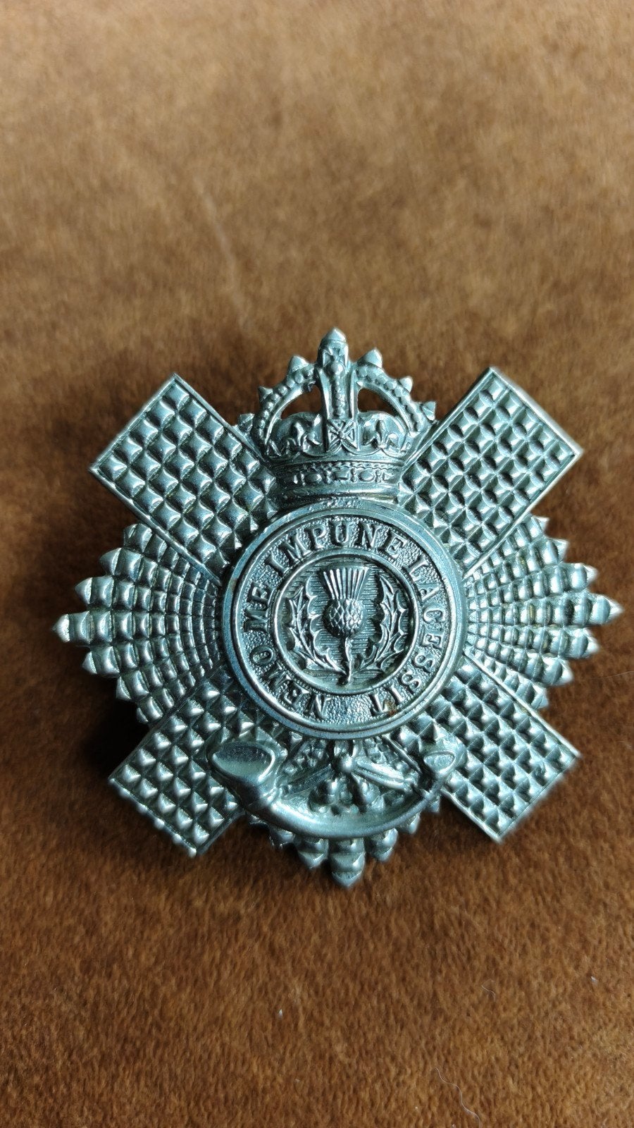 Originele WW2 capbadge 4th/5th Royal Scots., Ophalen of Verzenden, Landmacht, Engeland, Embleem of Badge