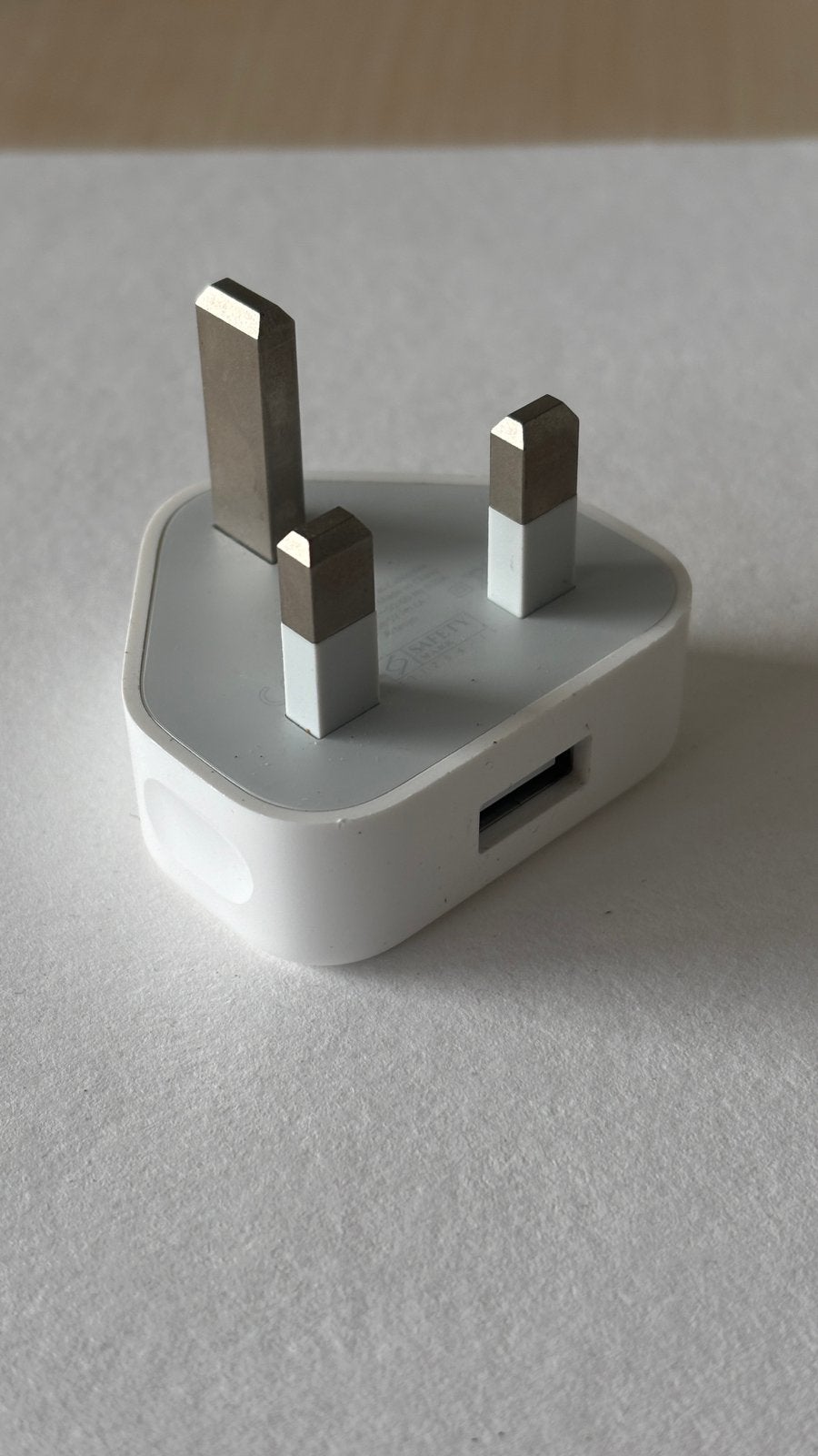 Apple USB lader UK, Telecommunicatie, Mobiele telefoons | Telefoon-opladers, Ophalen of Verzenden, Zo goed als nieuw