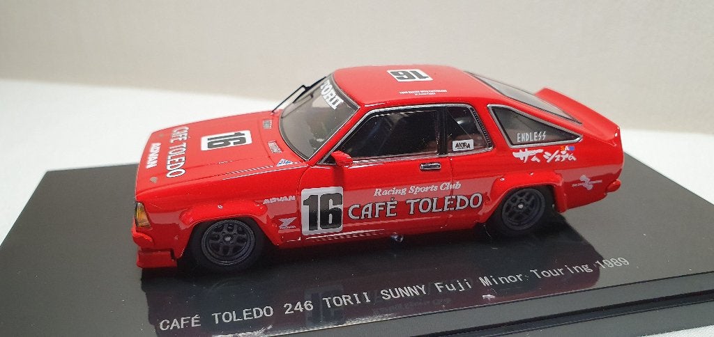 Ebbro Nissan Sunny 1989 Fuji MinorTouring # 16 Cafe Toledo, Hobby en Vrije tijd, Ophalen of Verzenden, Nieuw, Auto, Overige merken