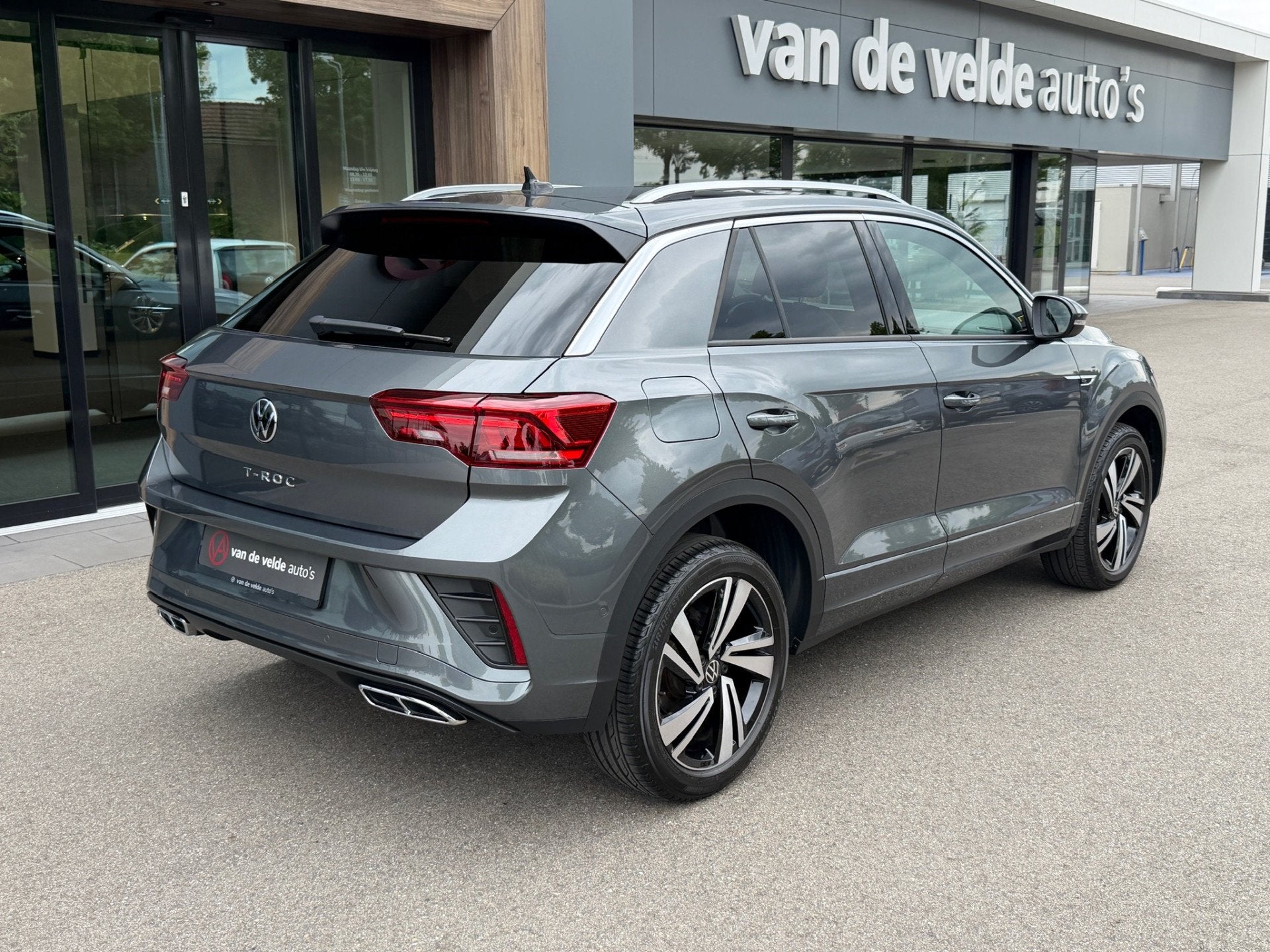 Volkswagen T-Roc 1.5 TSI 150pk DSG R-Line | Camera | Keyless, 12 maanden, 1258 kg, Zwart, 4 cilinders