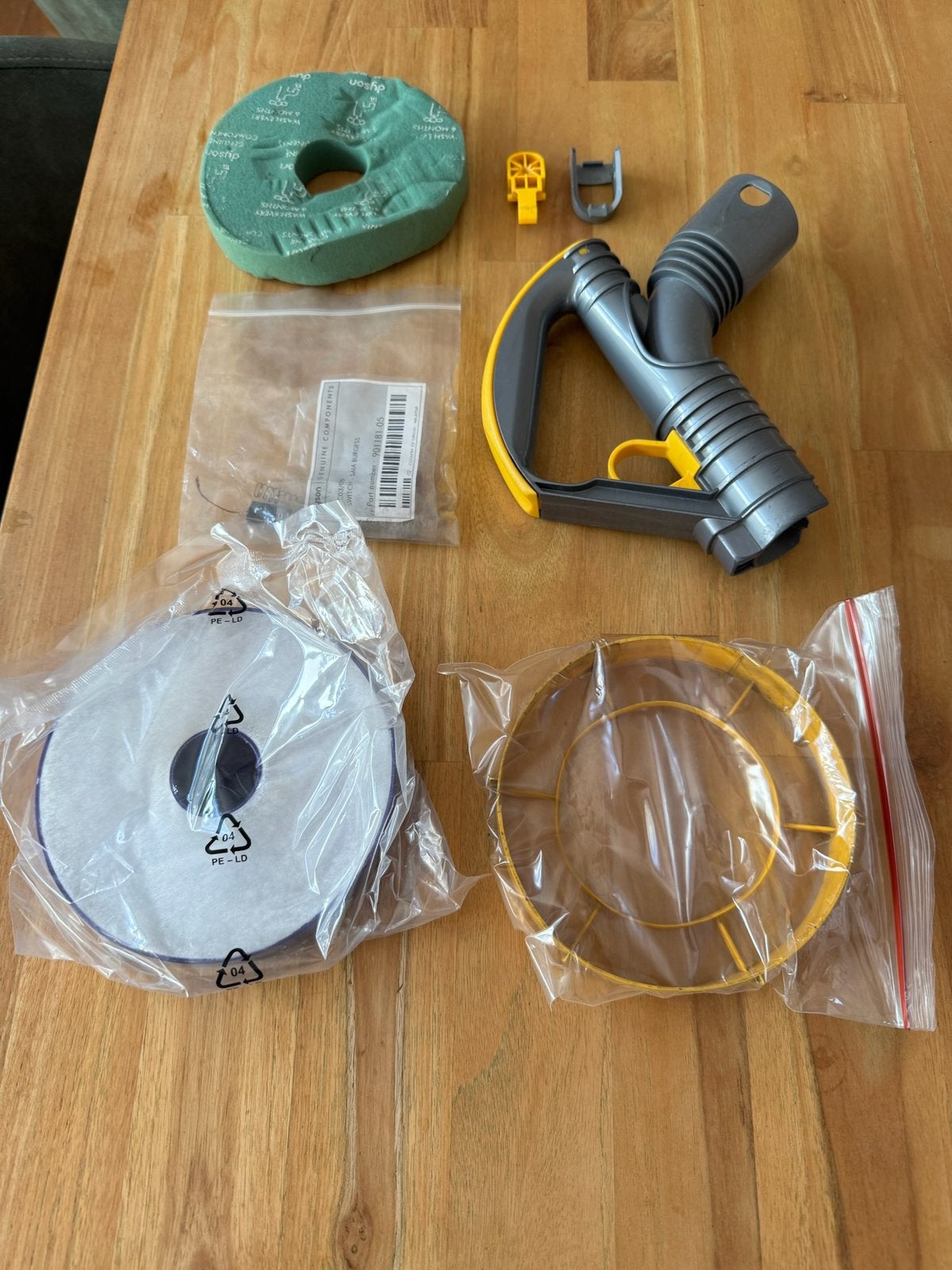 Onderdelen dyson dc08 stofzuiger (handvat is verkocht)., Ophalen of Verzenden, Zo goed als nieuw, Overige typen, Dyson