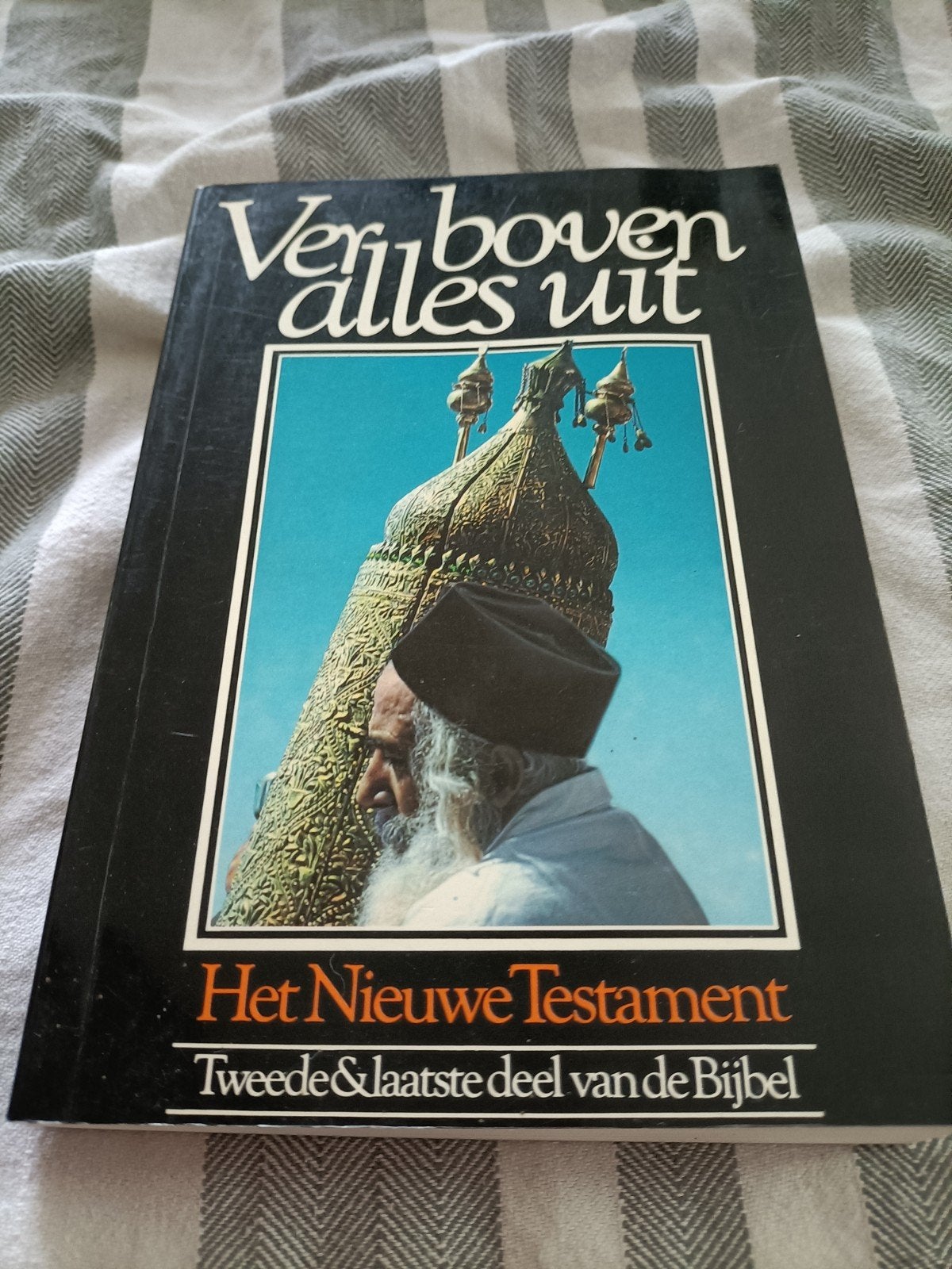 Ver boven alles uit - Het Nieuwe Testament (Bijbel), Antiek en Kunst, Antiek | Boeken en Bijbels, Ophalen of Verzenden, Diverse auteurs