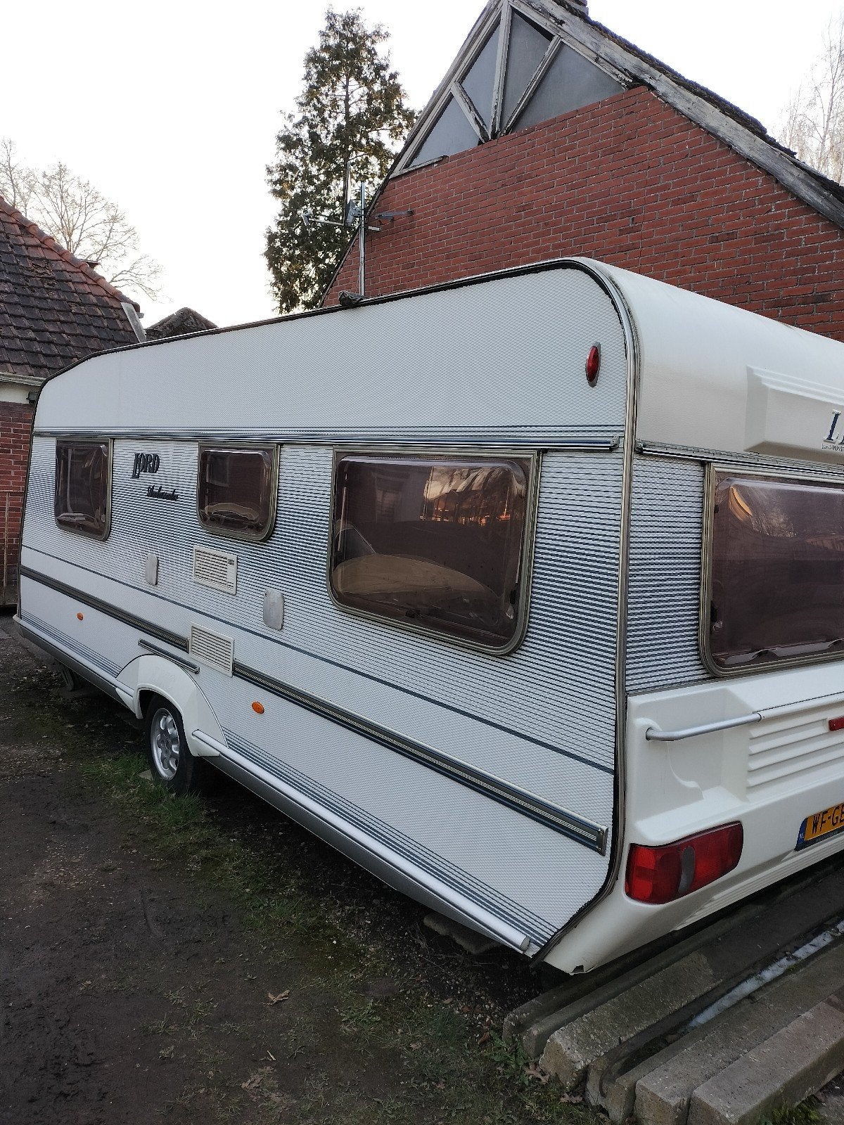 Lmc lord ambassador met schade voor camper bouw onderdelen, Caravans en Kamperen, Particulier, Rondzit, Koelkast