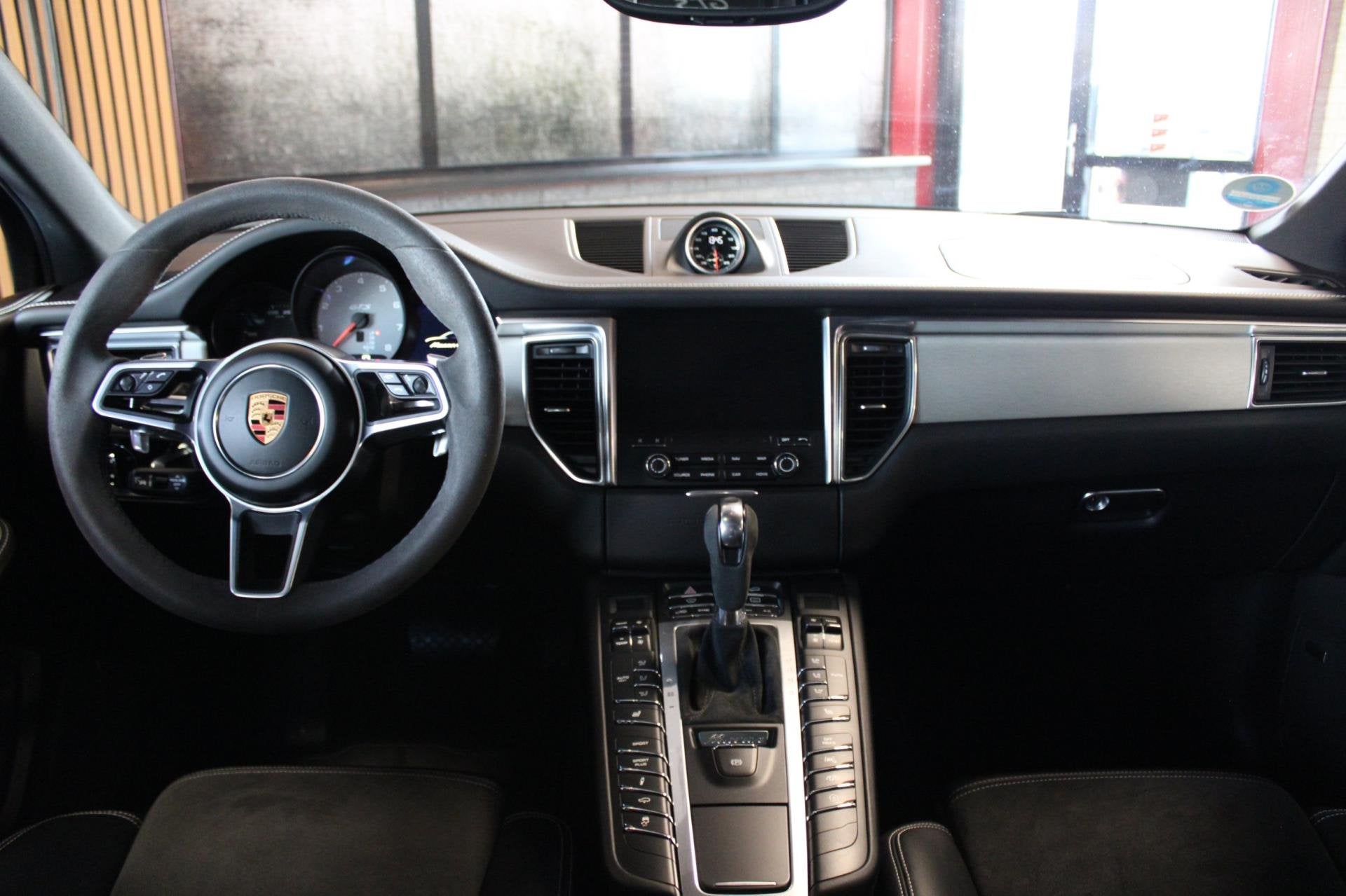 Foto 4 van Porsche Macan 3.0 GTS | Pano | Luchtvering | Sport Chrono !