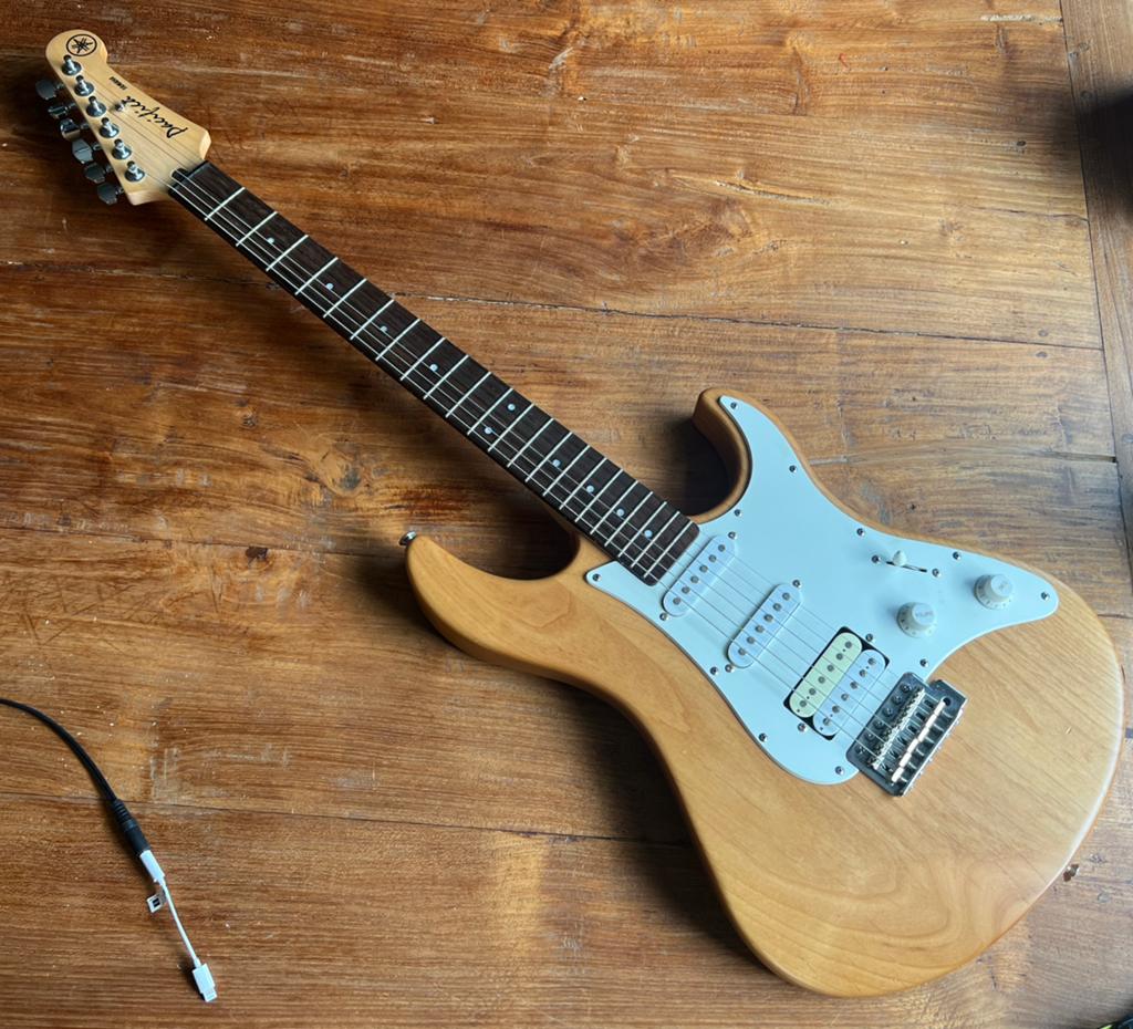 Yamaha Pacifica met Roland gitaarversterker, Gebruikt, Met versterker, Solid body, Ophalen
