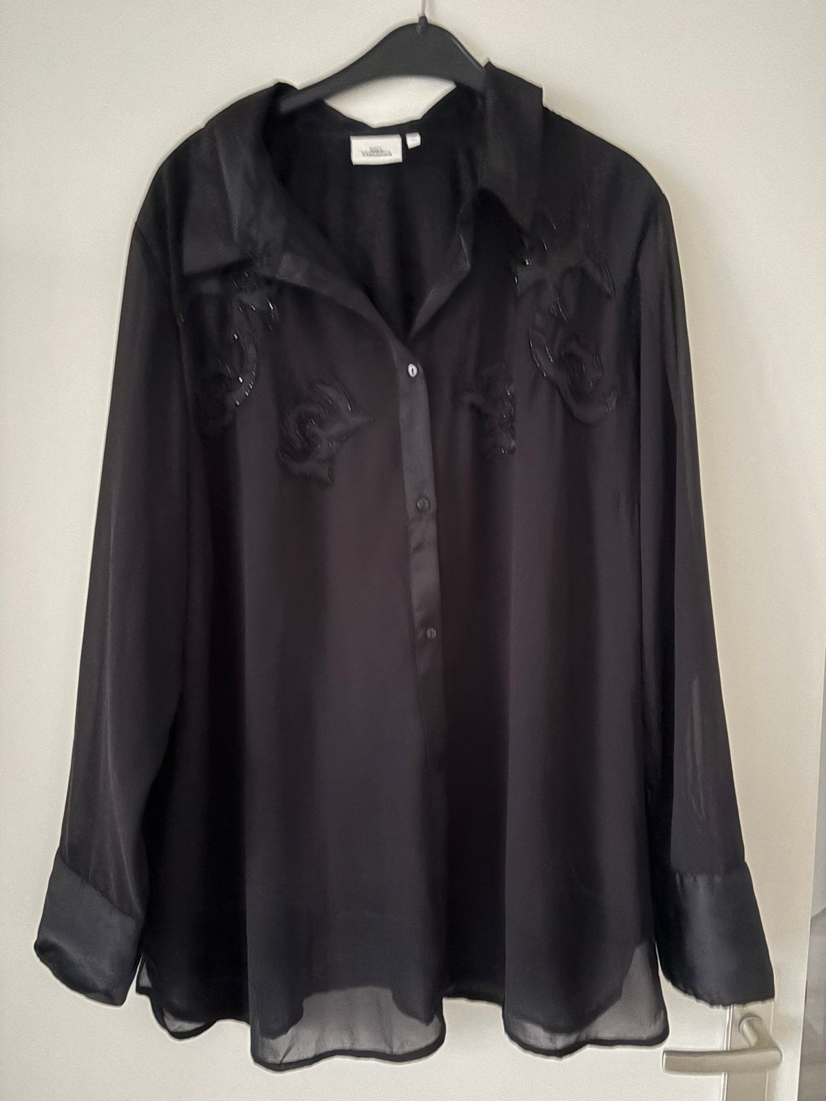 Zwarte blouse maat 50, Ophalen of Verzenden, Zo goed als nieuw, Zwart