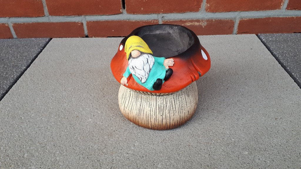 Paddenstoel bloempot met kabouter, Ophalen, Rond, Zo goed als nieuw, Balkon