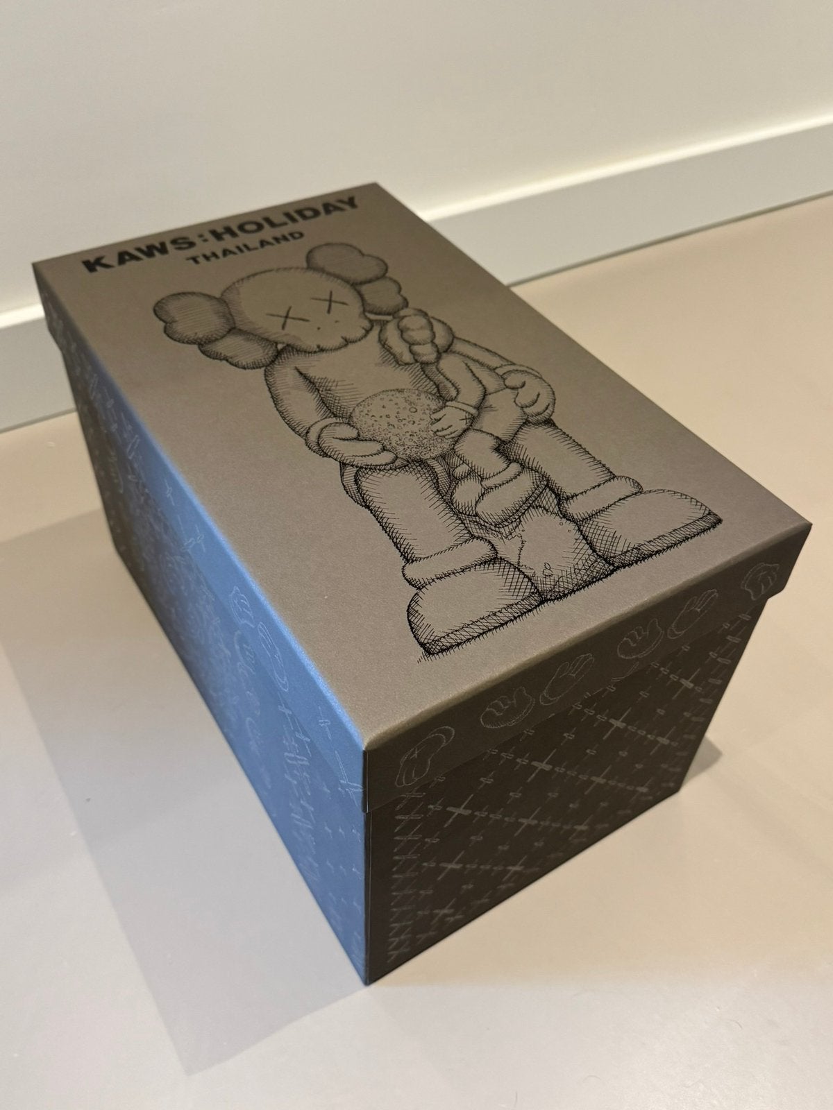Kaws Holiday Thailand, Antiek en Kunst, Ophalen of Verzenden, Pop/figuur