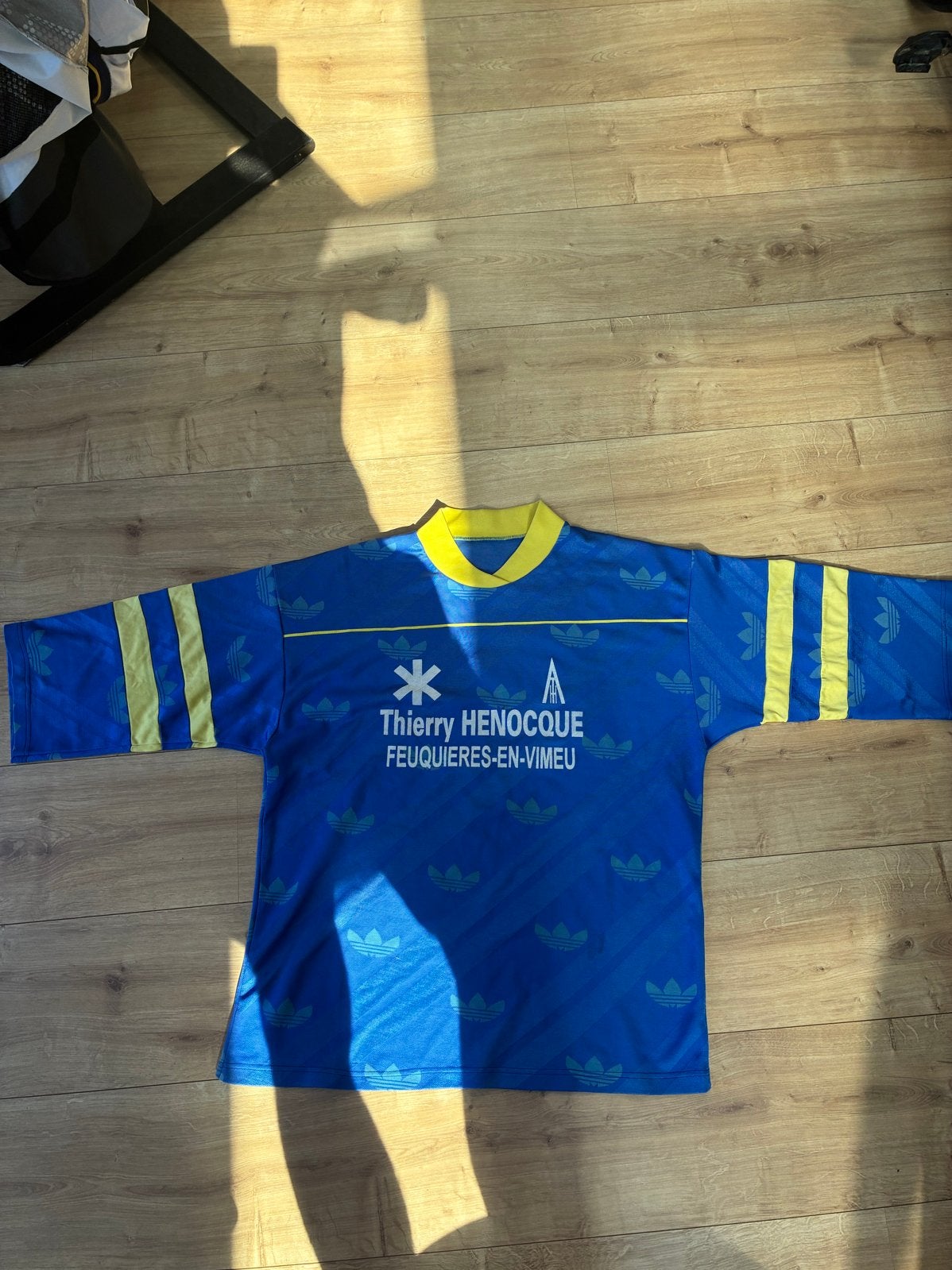 Vintage Adidas Voetbalshirt - Blauw/Geel Maat L, Ophalen, Maat 52/54 (L), Blauw, Voetbal