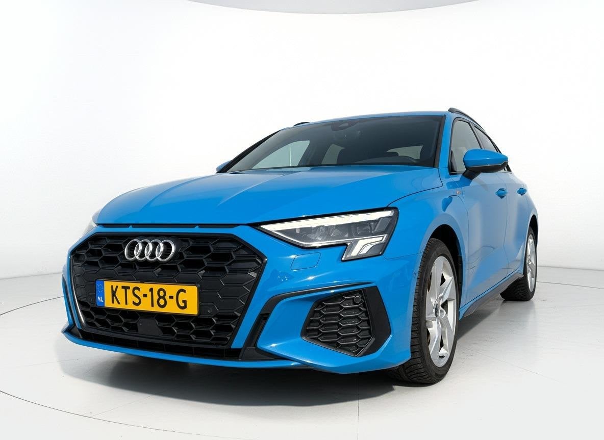 Audi A3 Sportback 45 TFSI e S edition Competition S-LINE - S, Gebruikt, 4 cilinders, Leder en Stof, Hybride Elektrisch/Benzine