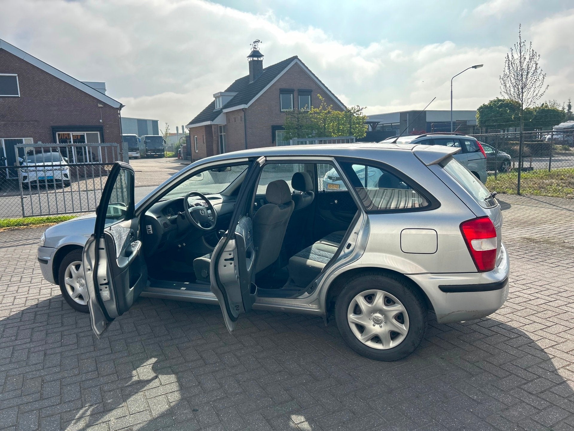 Mazda 323 Fastbreak 1.5i LX | AIRCO | AUTOMAAT | GAS PEDAAL, Stof, 4 cilinders, 400 kg, 1070 kg