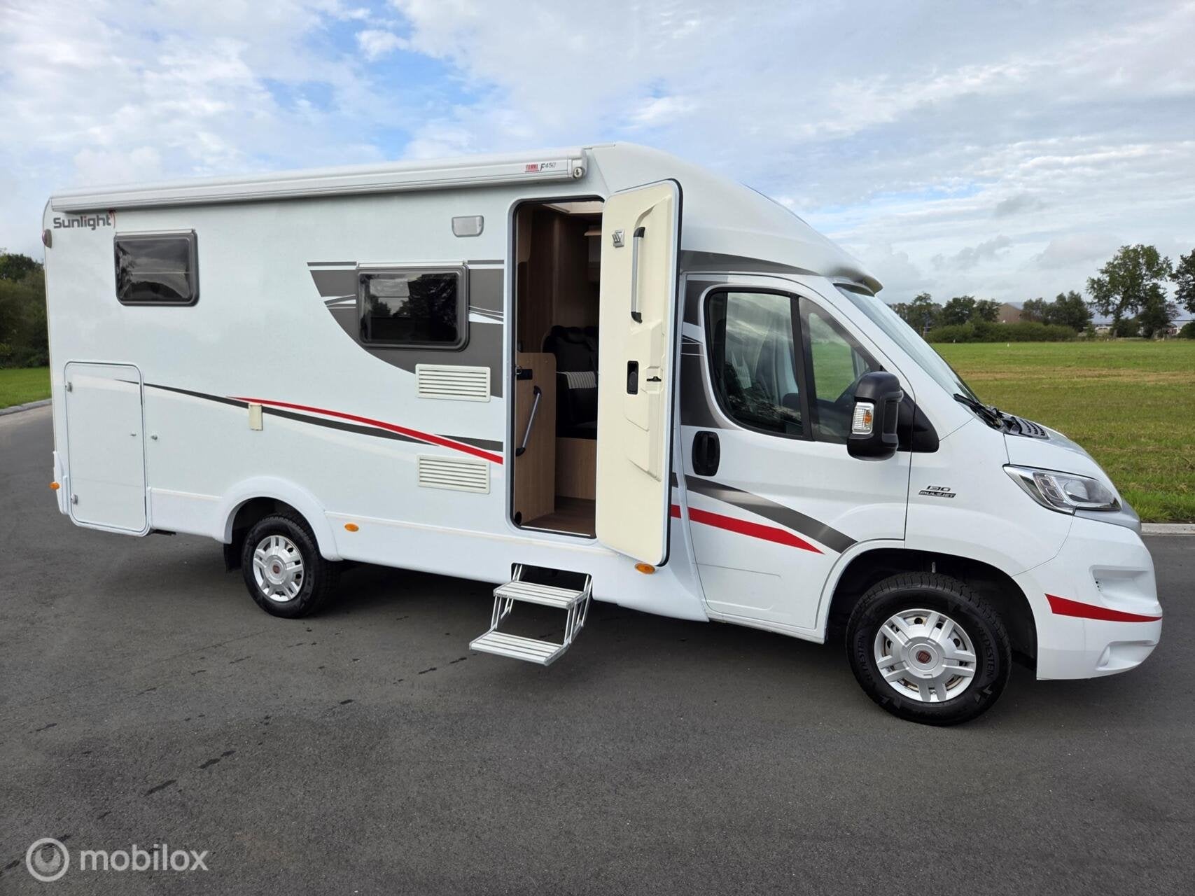 Sunlight T66 2016 ☆Enkele bedden-70dkm-131pk-Euro5☆, Caravans en Kamperen, Sunlight, 6 tot 7 meter, Bedrijf, 6 tot 7 meter