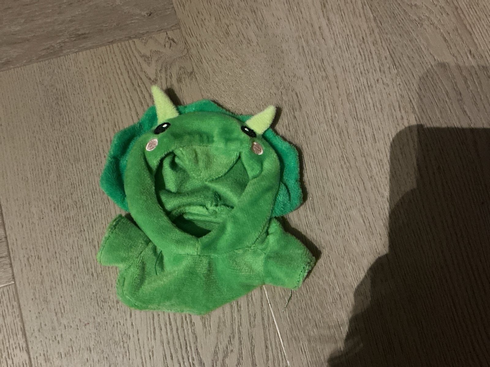 Groene Dinosaurus Knuffelmuts - Triceratops, Ophalen, Groen, Dinosaurus, Zo goed als nieuw