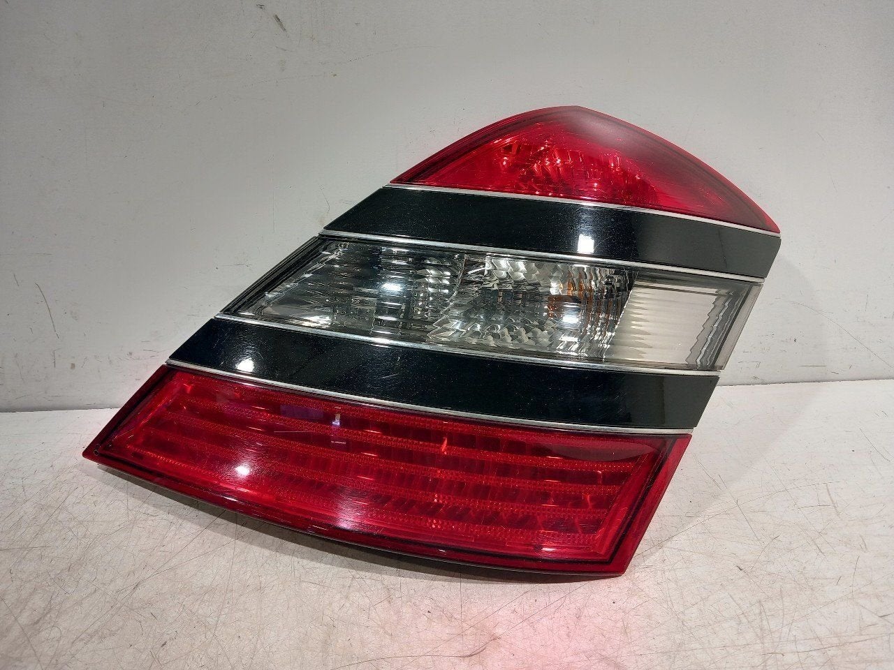 Achterlicht carrosserie rechts Mercedes-Benz S-Klasse, Onderdelen@venauto.nl, Van der Ven Autorecycling B.V., Gebruikt, Ettenseweg 76, 4706 PB Roosendaal, The Netherlands