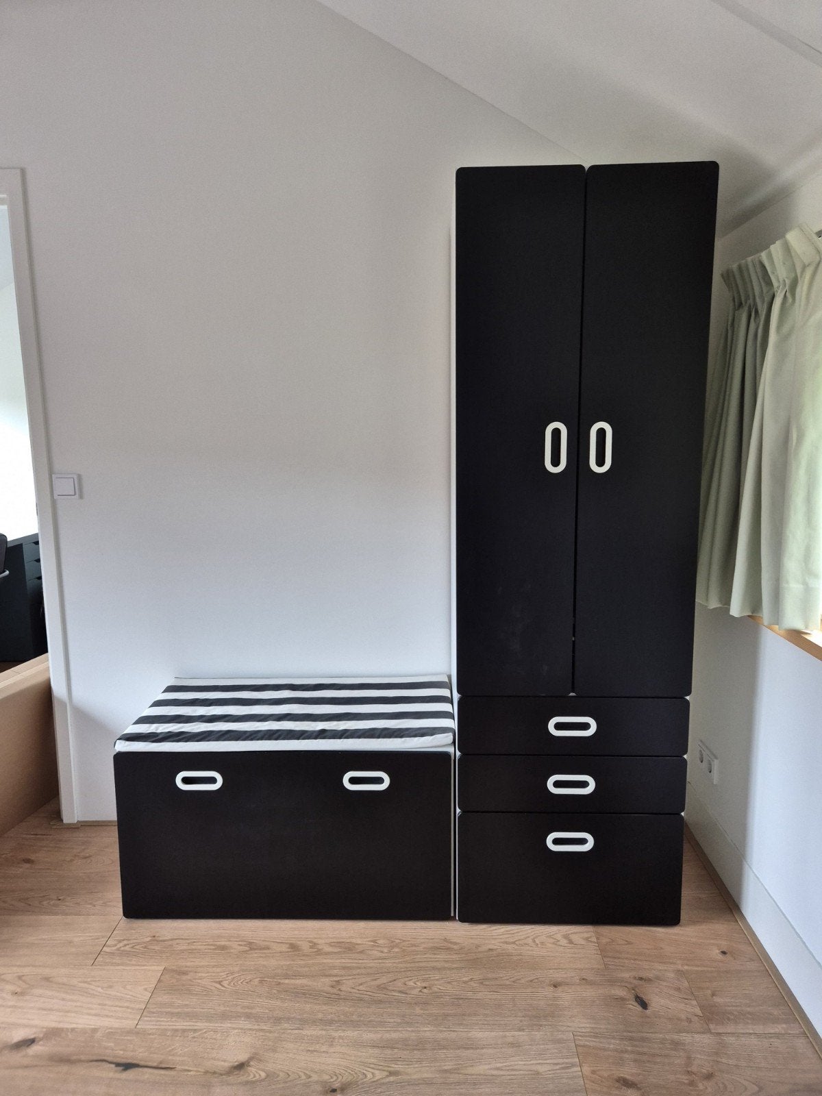 Ikea Smastad Kinderkast Zwart met Bank en Lades, Gebruikt, 50 tot 100 cm, 150 tot 200 cm, Modern, Kinderkamer