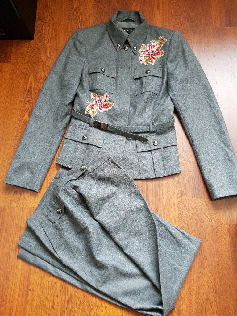Escada grijs pak van wol en cashmere - maat 36, Kostuum of Pak, Escada, Ophalen of Verzenden, Zo goed als nieuw