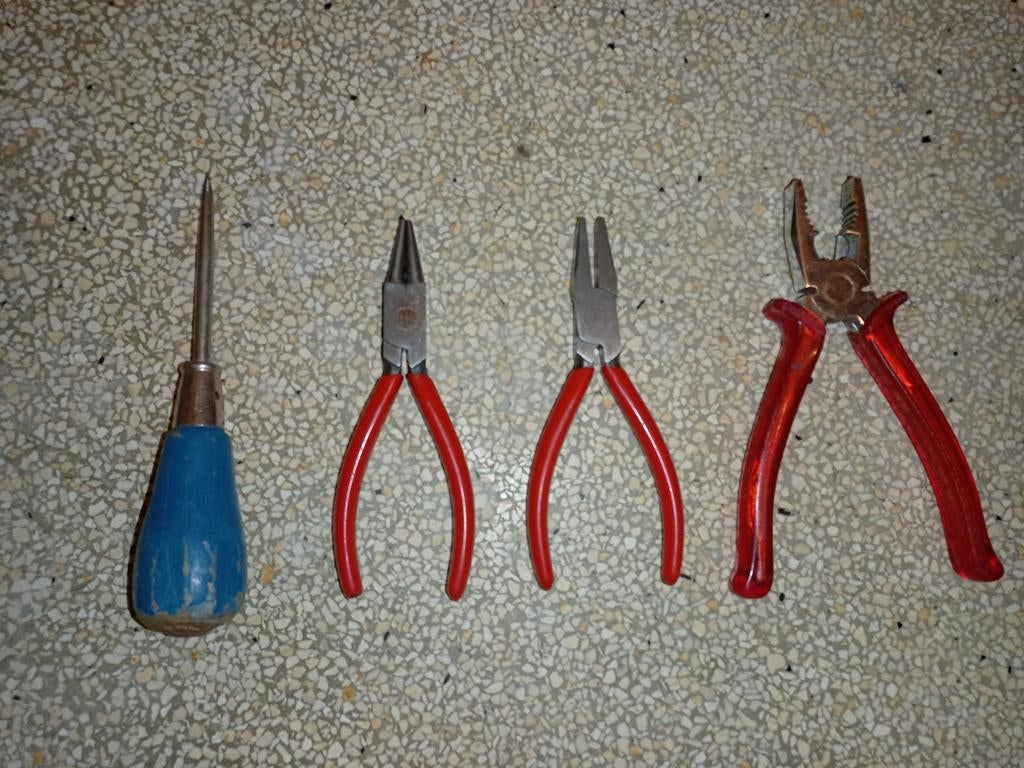 Set van 4 handgereedschappen: 3 tangen en 1 priem, Ophalen of Verzenden, Nieuw