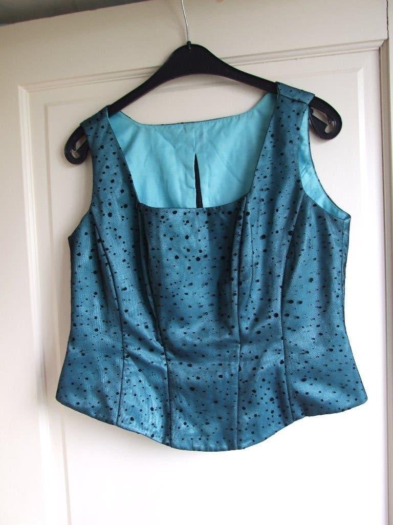 Prachtige feestelijke top met organza maat 46, Kleding | Dames, Blauw, Maat 46/48 (XL) of groter, Ophalen of Verzenden, Zonder mouw