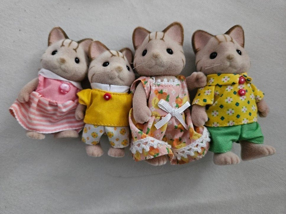 Sylvanian Families figuren en bus, Ophalen of Verzenden, Zo goed als nieuw, Jongen of Meisje