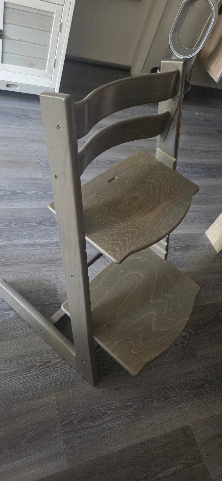 Stokke Tripp Trapp Stoel met Blad en Harnas - Z.G.A.N., Kinderen en Baby's, Kinderstoelen, Ophalen, Zo goed als nieuw, Meegroeistoel