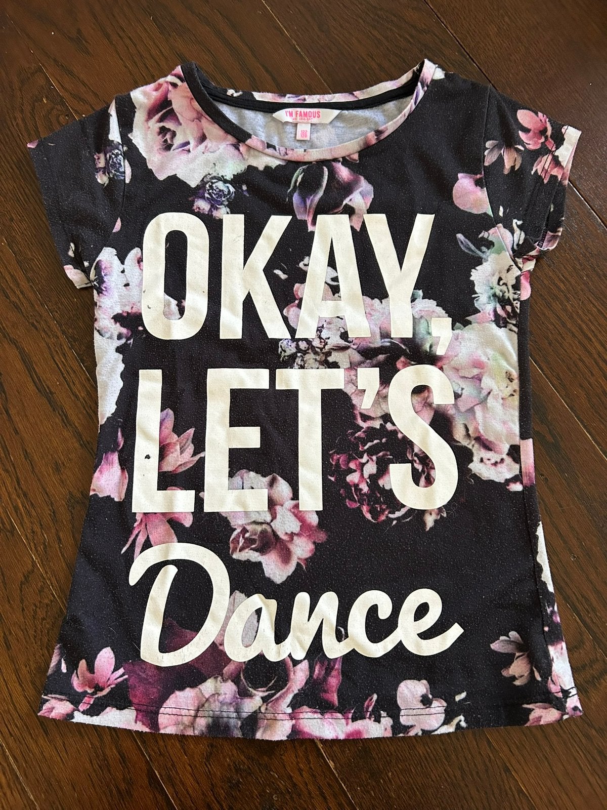 Zwart T-shirt met bloemenprint en tekst 'OKAY LET'S Dance', Ophalen of Verzenden, Zo goed als nieuw, Meisje, Shirt of Longsleeve