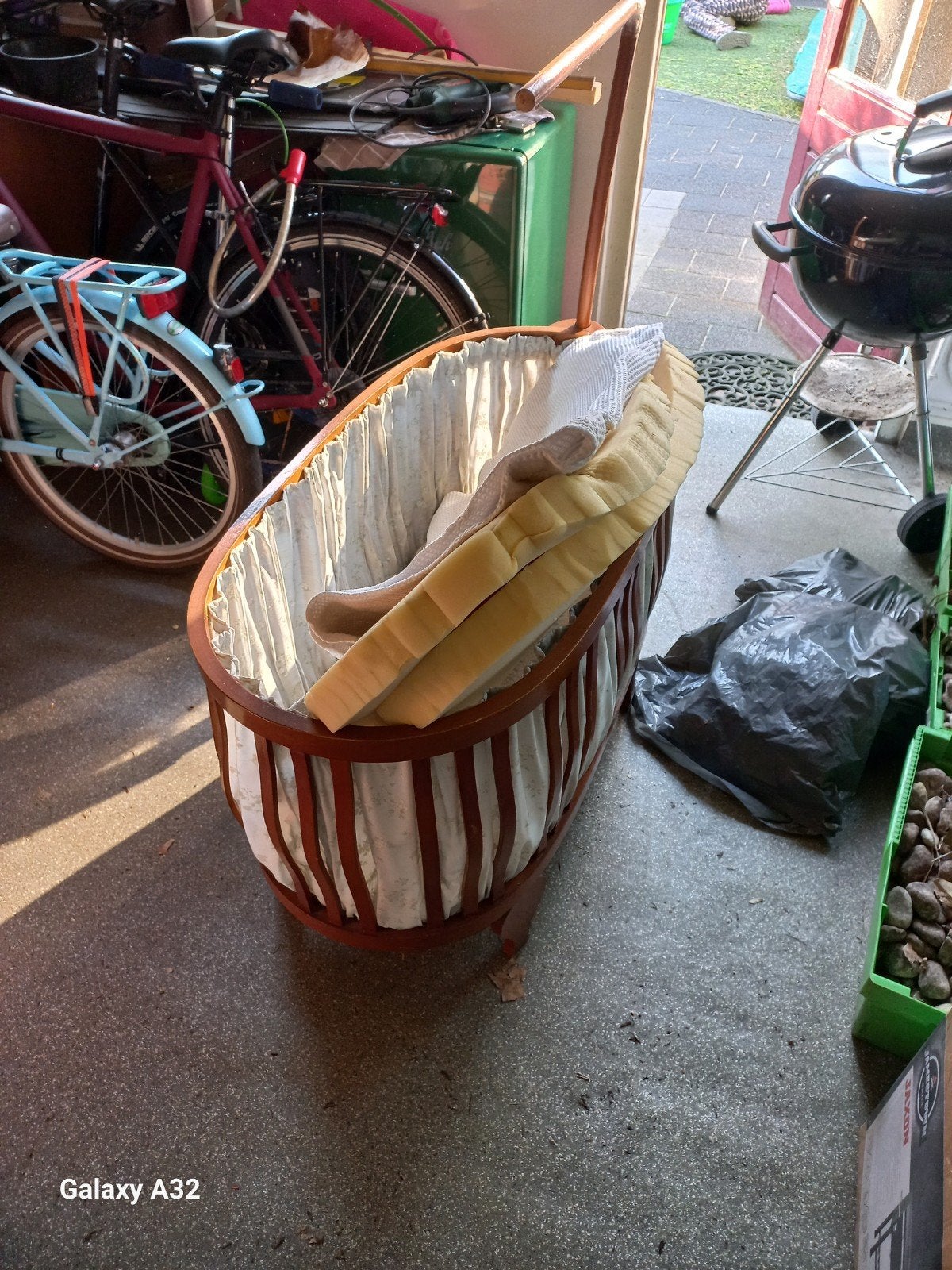 Vintage Wiegje / Babywiegje van Hout, Kinderen en Baby's, Babywiegjes en Ledikanten, Ophalen, Gebruikt, Wieg