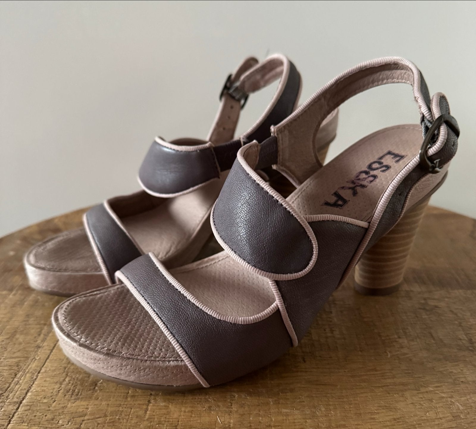 *Esska* Taupe Leren Sandaaltjes mt 37 Nieuwstaat!, Kleding | Dames, Bruin, Verzenden, Sandalen of Muiltjes, Zo goed als nieuw