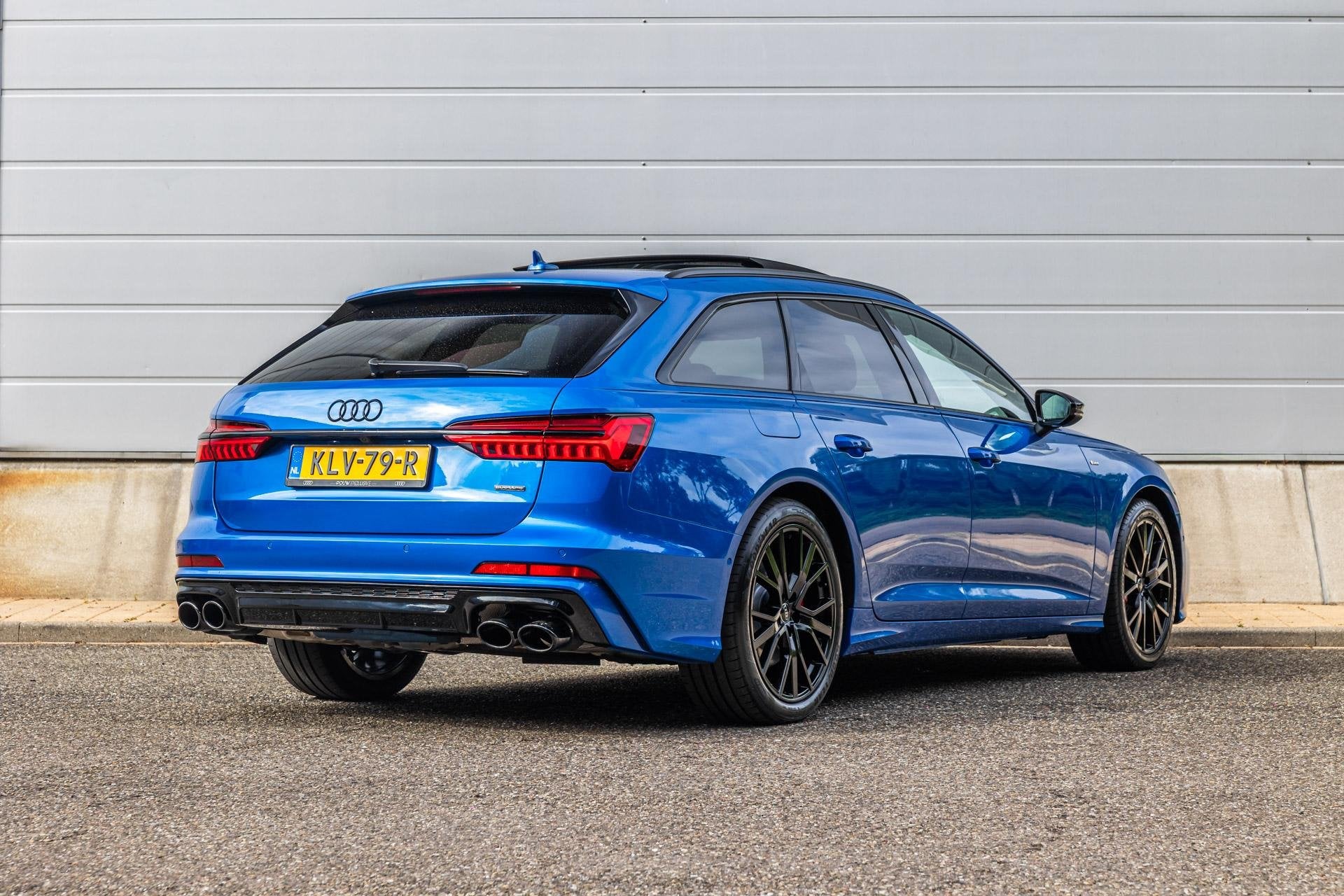 Audi A6 Avant 55 TFSIe 367pk PHEV Quattro Pro Line S Competi, Auto's, Automaat, Gebruikt, 4 cilinders, Blauw