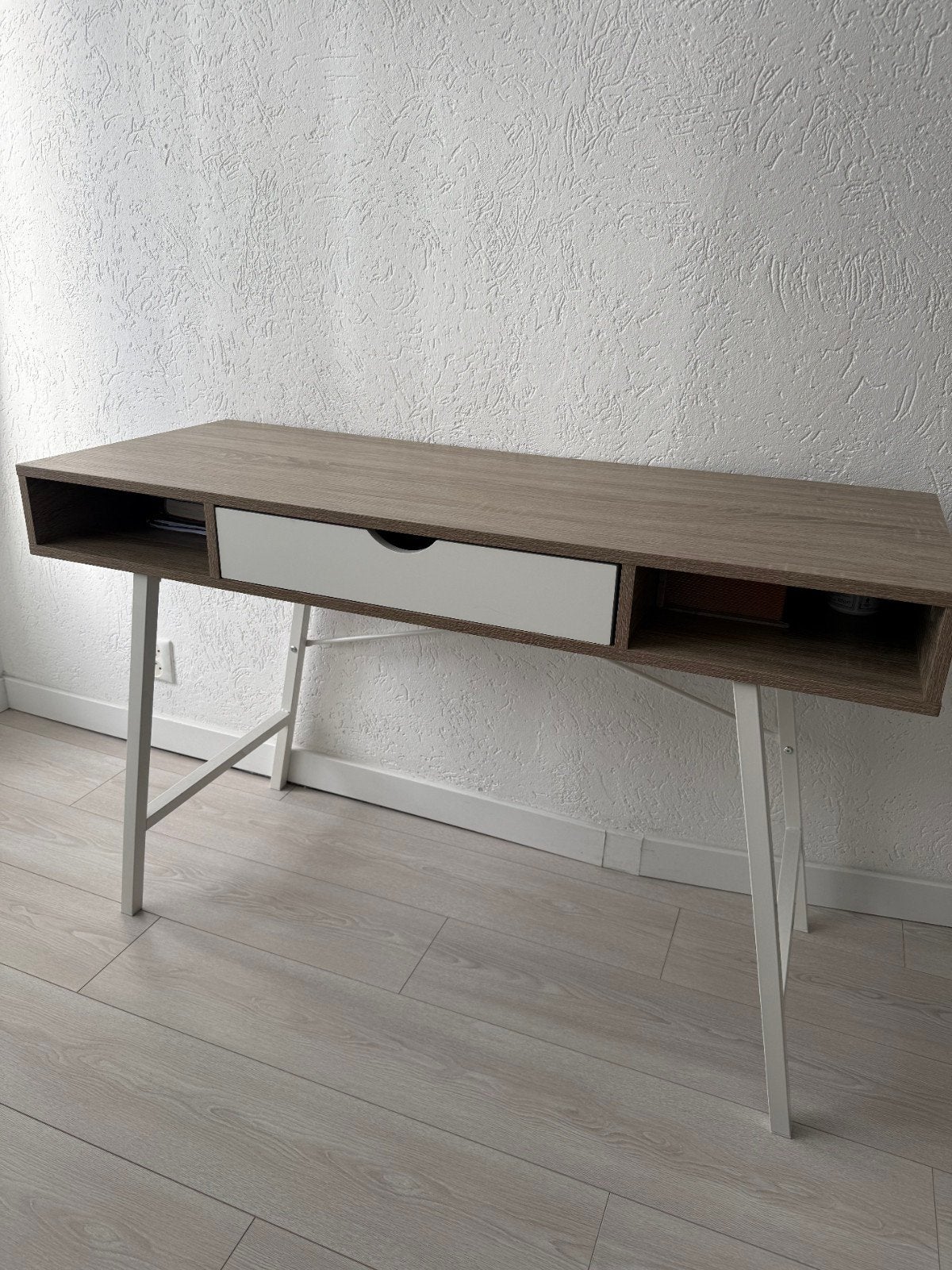 JYSK ABBETVED Bureau 48x120 licht eiken kleur/wit, Ophalen, Met lades, Spaanplaat of MDF, Zo goed als nieuw