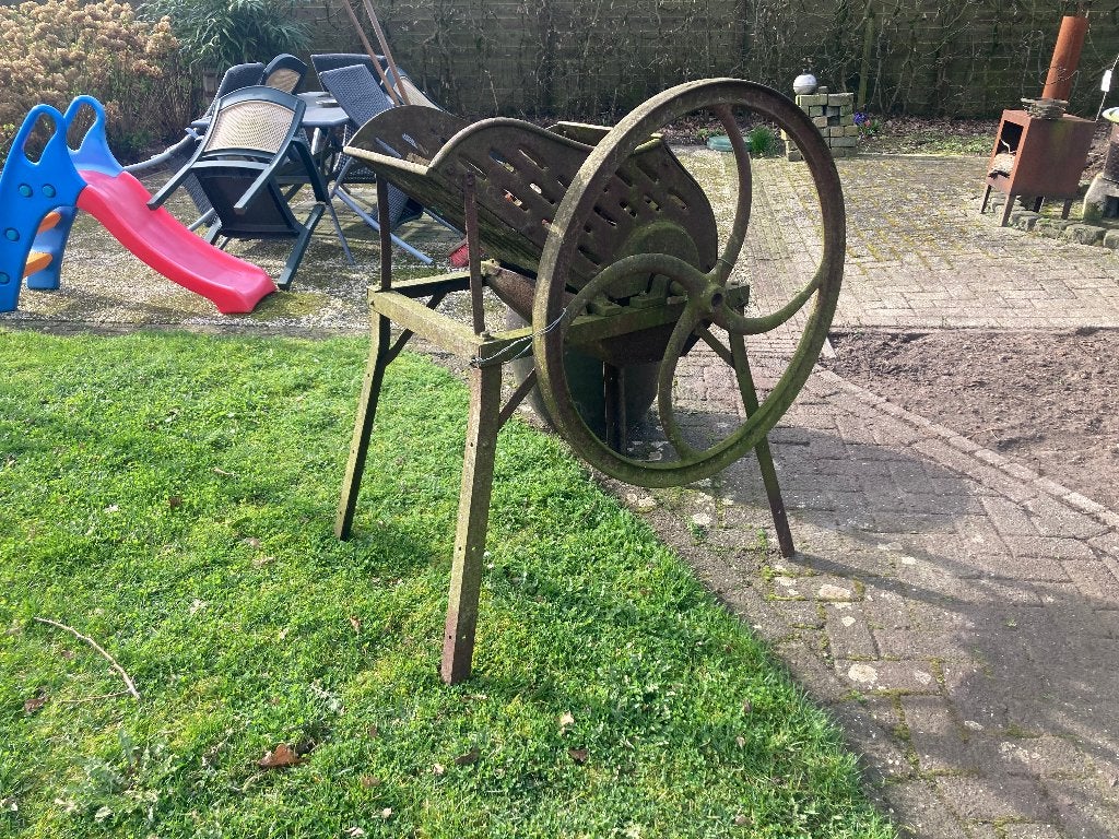 bietensnijder (gietijzer), Ophalen