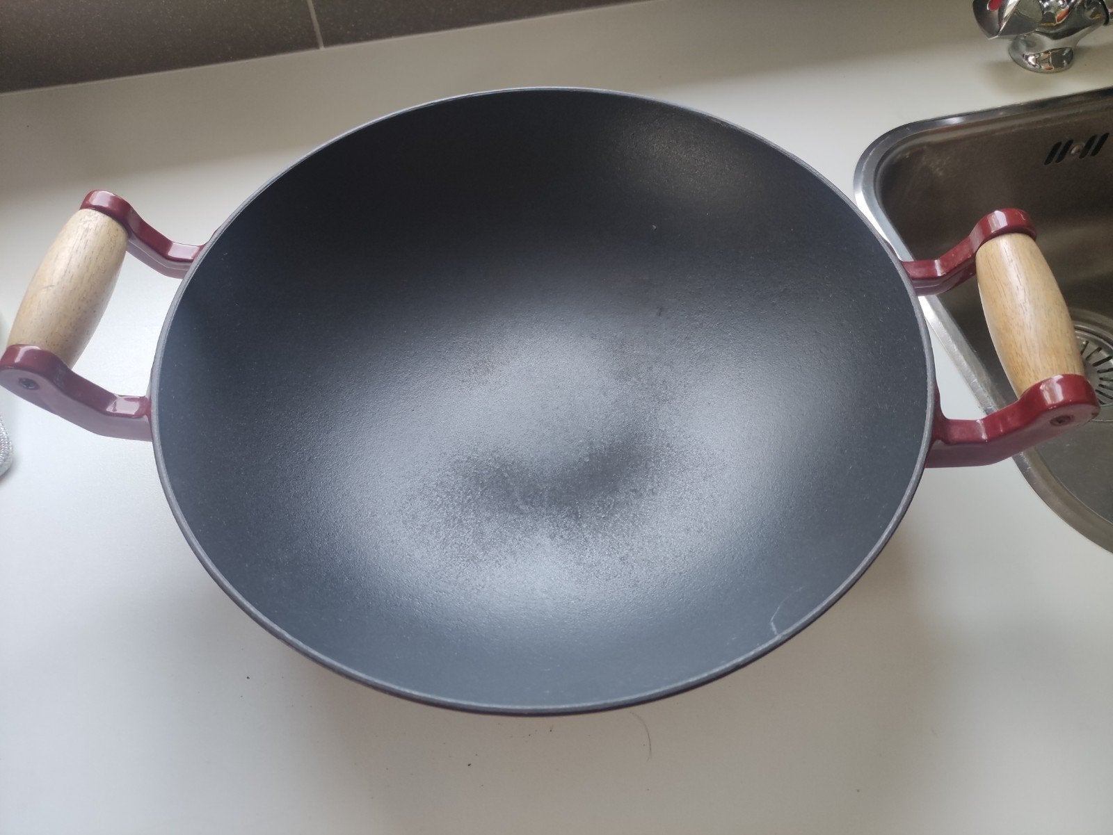 Gietijzeren Wokpan met Houten Handvatten - Zo Goed als Nieuw, Ophalen, Gietijzer, Met handvatten, Zo goed als nieuw