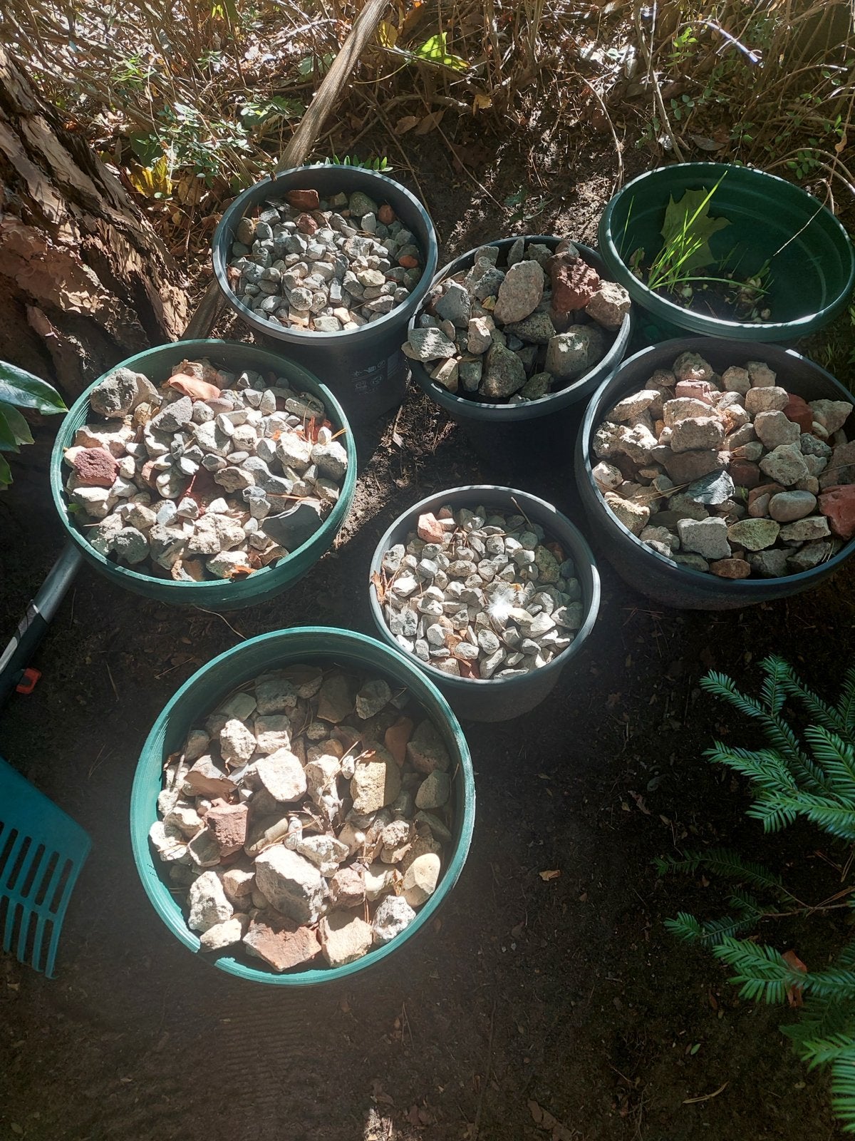 n paar bloembakken kiezel en keien (schoon), Tuin en Terras, Grind, Keien en Split, Ophalen, Gebruikt, Multi, Overige materialen