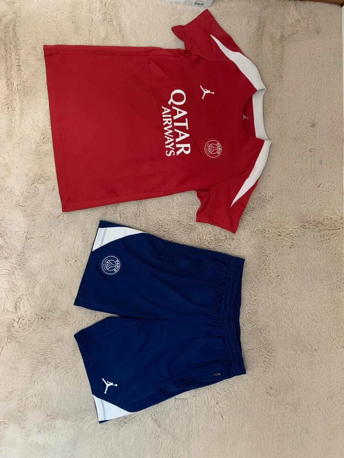 PSG Jordan tenue - Rood/Blauw - Maat L (147-158 cm), Ophalen of Verzenden, Zo goed als nieuw, Trainingspak