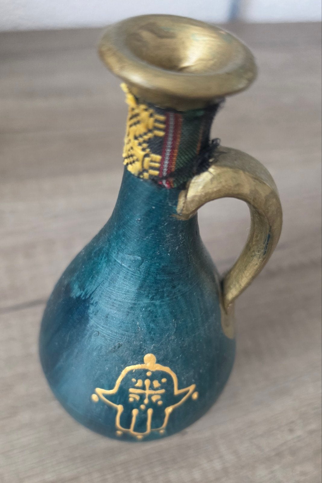 Decoratief vaasje met Hamsa hand, Overige materialen, Gebruikt, Meerkleurig, Met handvat