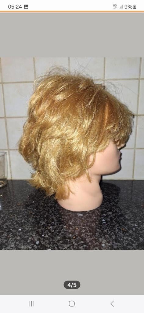 Kappershoofd kort en blond haar brunette, Ophalen, Zo goed als nieuw