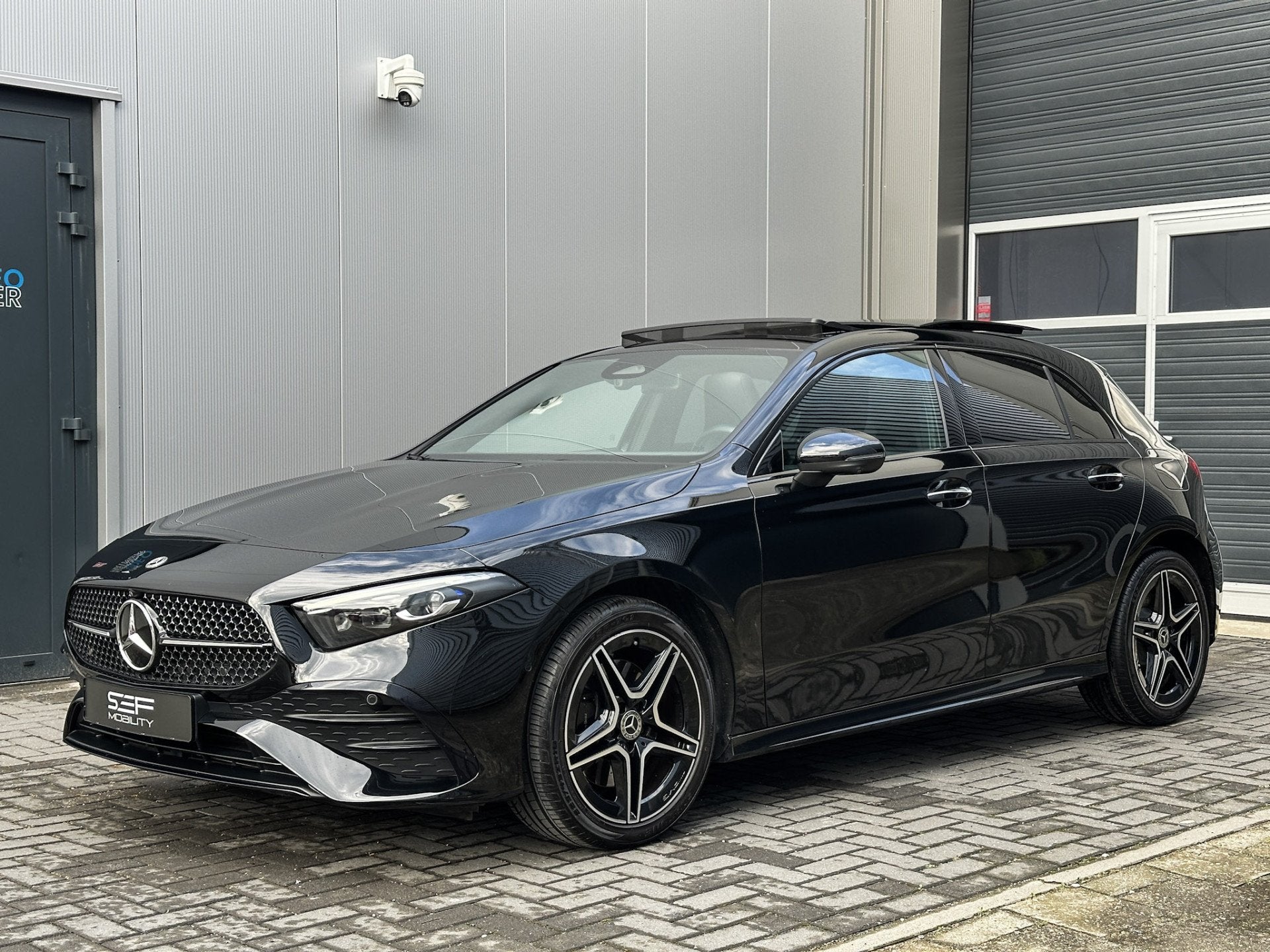 Mercedes-Benz A-Klasse 250 e AMG Line Pano | Memory | Headup, Auto's, Mercedes-Benz, Gebruikt, Euro 6, Automatische klimaatregeling