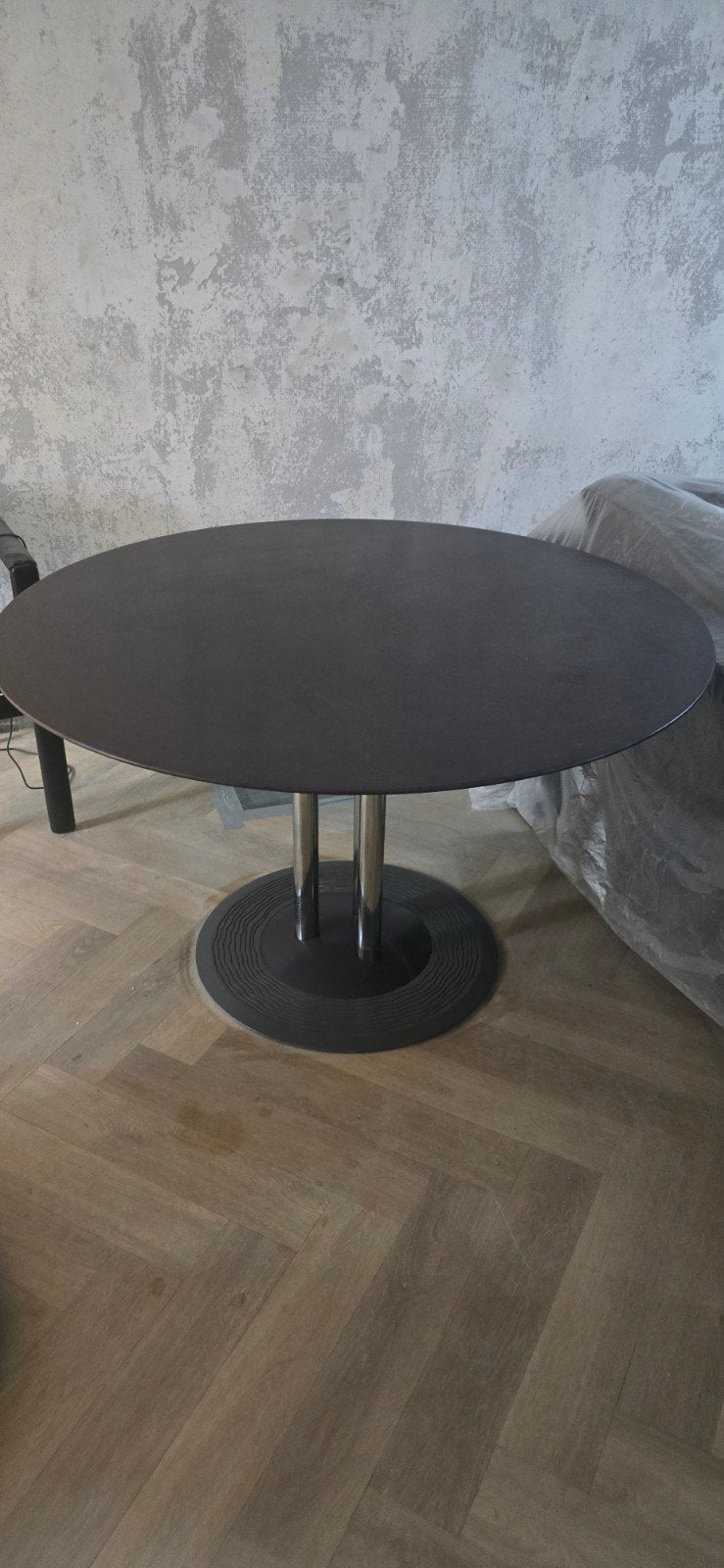 Moderne ronde eettafel met metalen onderstel, Huis en Inrichting, Ophalen, 50 tot 100 cm, Rond, Tot twee personen