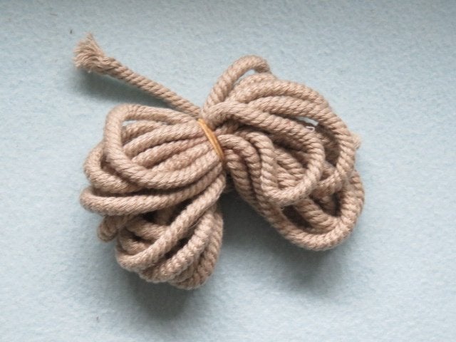 Ruim 3 meter lichtbeige koord 0,5 cm dik NIEUW, Ophalen of Verzenden, Nieuw, Lint, Band of Elastiek