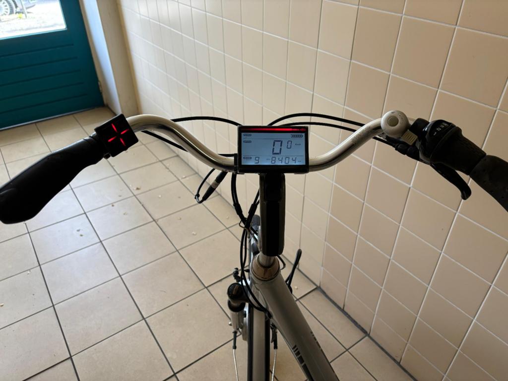 Stella Gırando Electric fiets frame 50-55 met oplader, Gebruikt, 51 tot 55 cm, 50 km per accu of meer, Ophalen