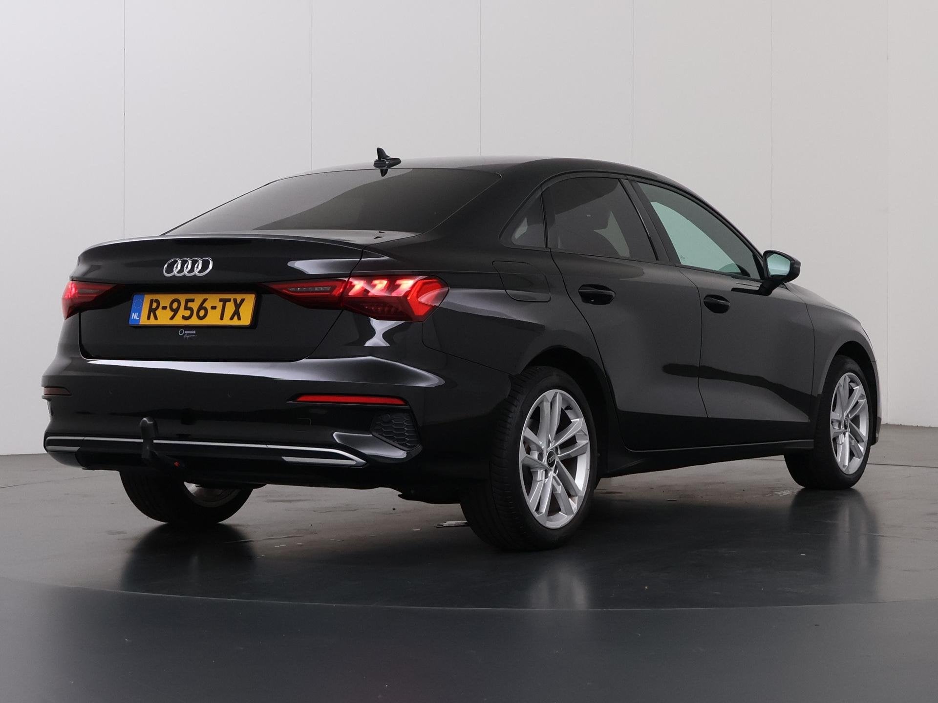 Audi A3 Limousine 35 TFSI S edition | S-Line | Trekhaak | LE, 4 cilinders, 150 pk, Leder en Stof, Zwart