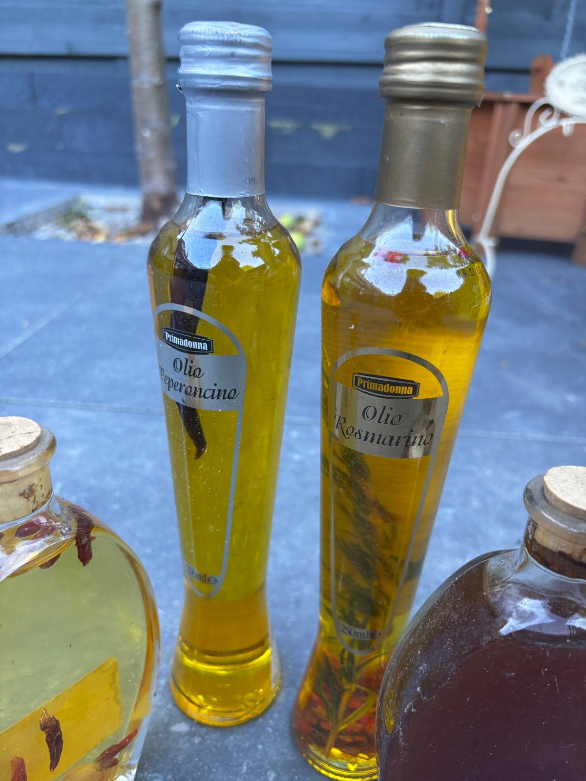 Olijfolie flessen, Ophalen