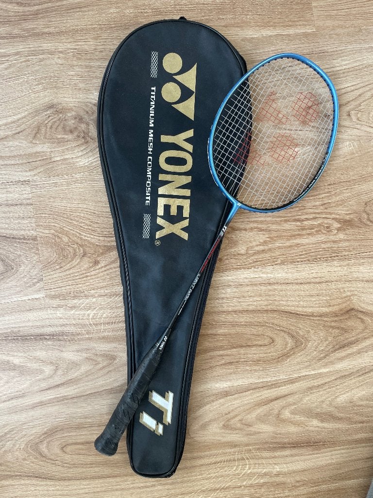 Full carbon Yonex badminton racket (incl. hoes), Sport en Fitness, Badminton, Ophalen, Gebruikt, Racket(s)
