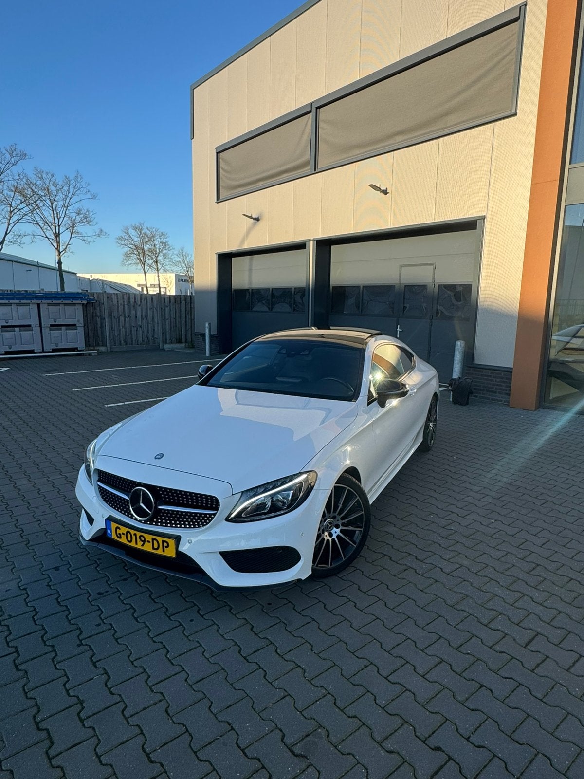 Mercedes-Benz C-Klasse 2.0 C200 Coupe AUT 2016 Wit, Auto's, Mercedes-Benz, Achterwielaandrijving, 1800 kg, Zwart, 4 cilinders