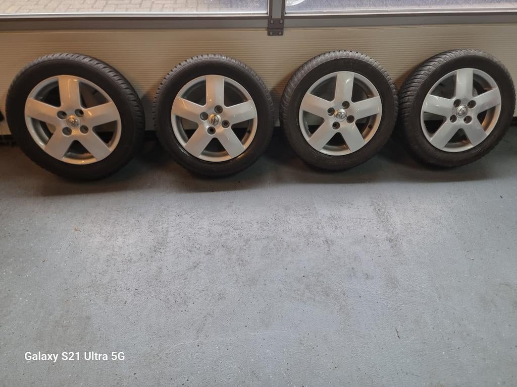 Orginele lichtmetalen velgen Toyota Aygo  z.g.a.n banden, Ophalen, Citroën