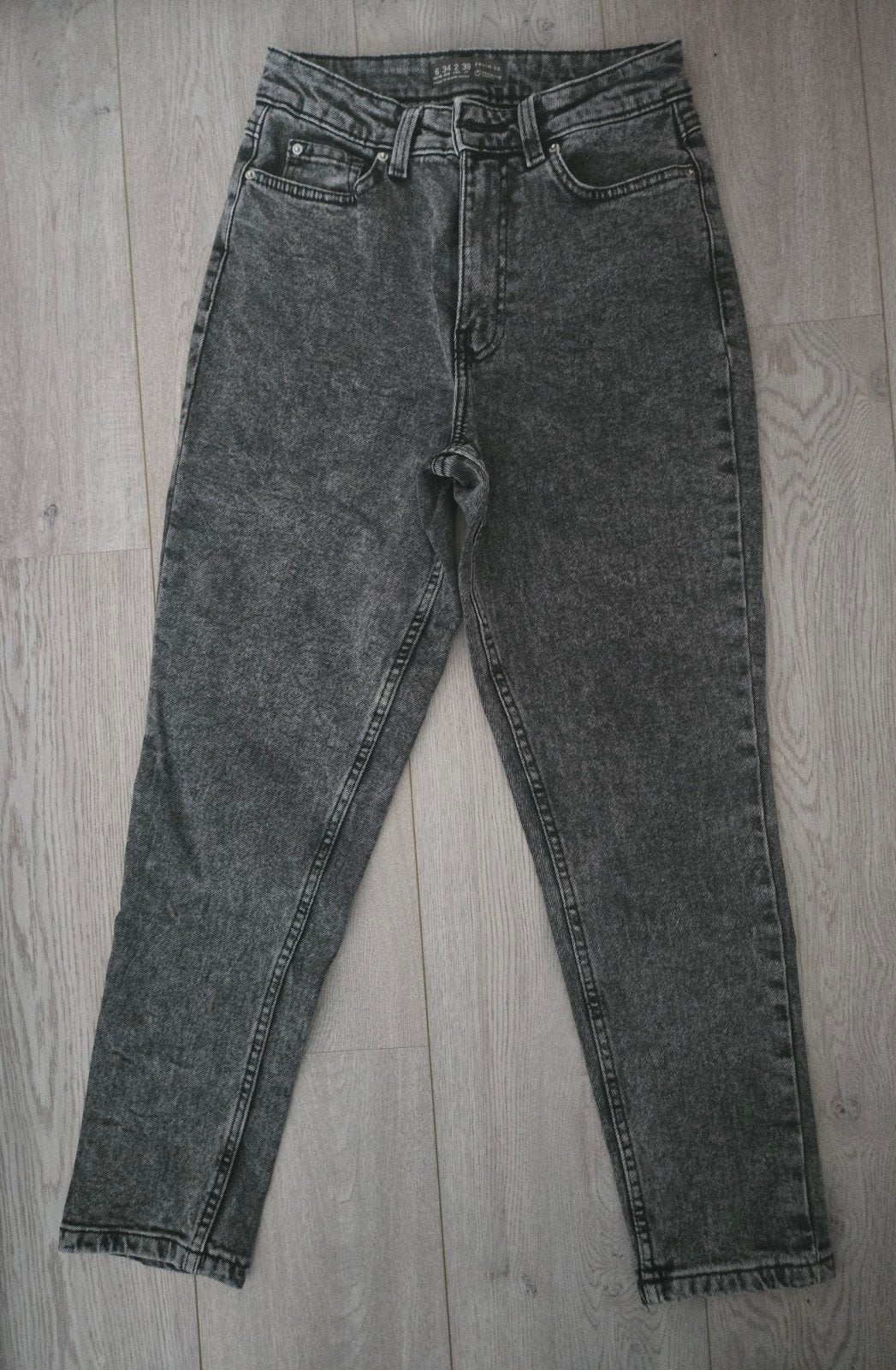 Primark Donkergrijze Acid Wash Mom Jeans - Maat 36/S, Zo goed als nieuw, W28 - W29 (confectie 36), Grijs, Verzenden