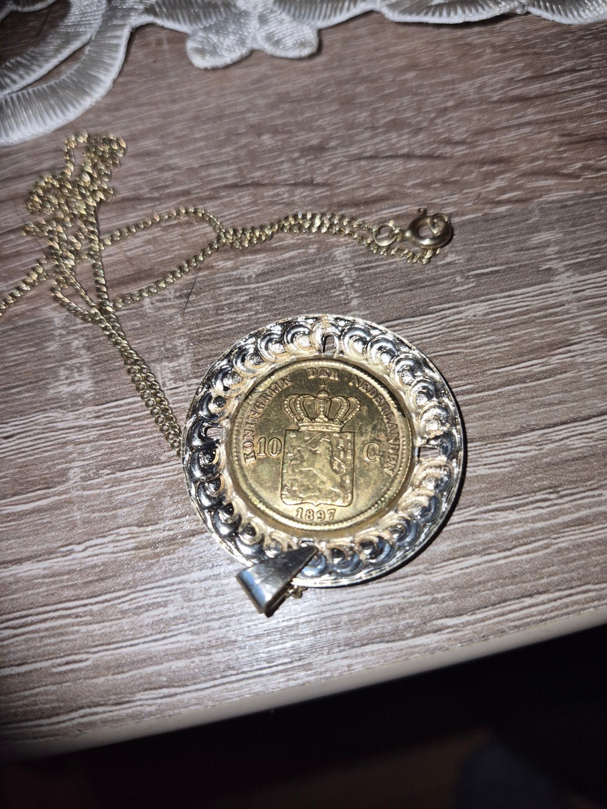 10.  gulden van 1912 van wilamina, Sieraden, Tassen en Uiterlijk, Ophalen, Met hanger, Geel, Nieuw