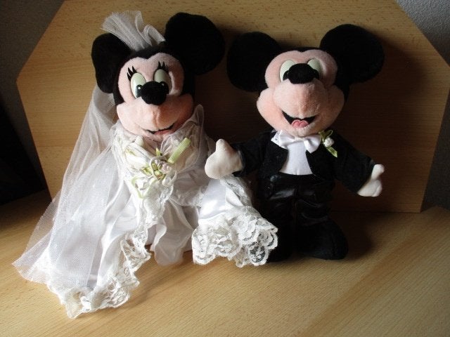 Disney Mickey en Minnie pluche bruidspaar  30cm  Disneyland, Ophalen of Verzenden, Overige figuren, Gebruikt, Beeldje of Figuurtje