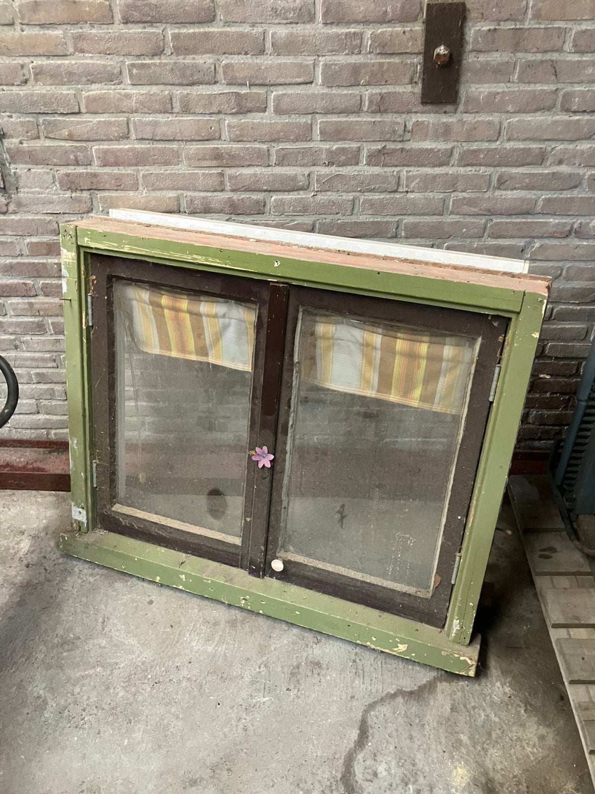 2 goede oude kozijnen, Doe-het-zelf en Verbouw, Kozijnen en Schuifpuien, Ophalen, Raamkozijn, Zo goed als nieuw, 75 tot 150 cm