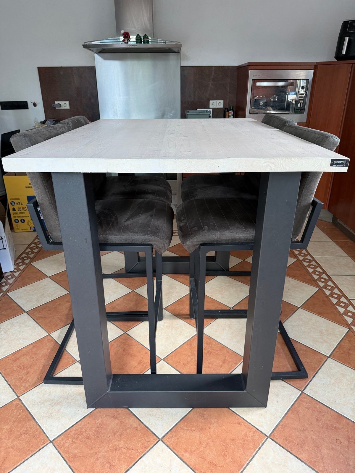 Design 85 Bartafel met 4 barkrukken - Zo goed als nieuw, Ophalen, Zo goed als nieuw
