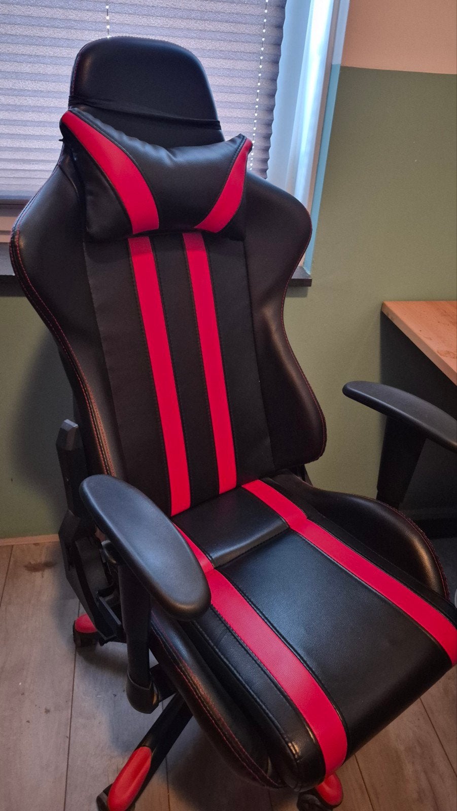 Gamingstoel Zwart/Rood - Comfortabel en Verstelbaar, Huis en Inrichting, Ophalen, Zwart, Kunststof, Gaming